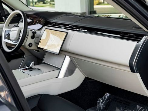 Used 2024 Land Rover Range Rover Autobiography AWD/4WD image 32