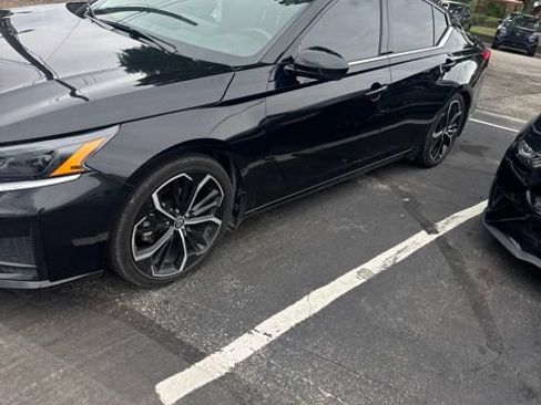 Used 2024 Nissan Altima 2.5 SR w/ SR Premium Package FWD image 5