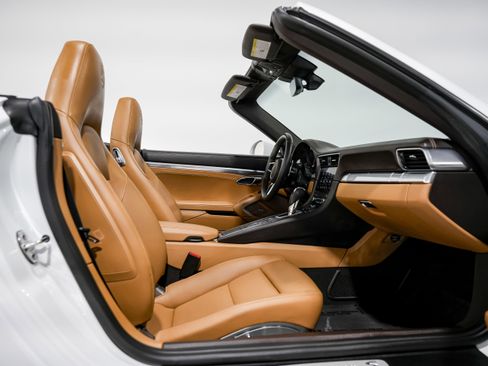 Used 2017 Porsche 911 Carrera S image 30