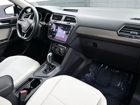 Used 2018 Volkswagen Tiguan SE FWD image 14