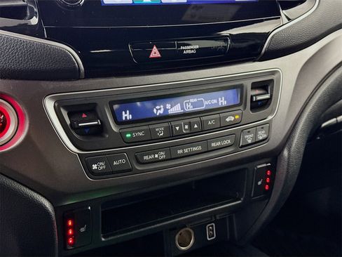 Used 2022 Honda Pilot Sport image 13