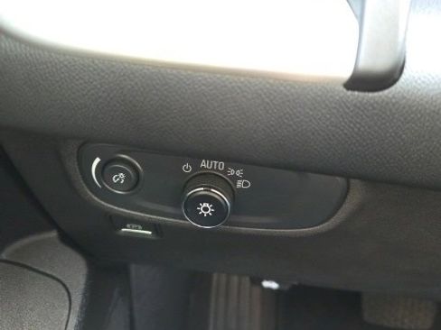 Used 2024 GMC Terrain SLE image 11