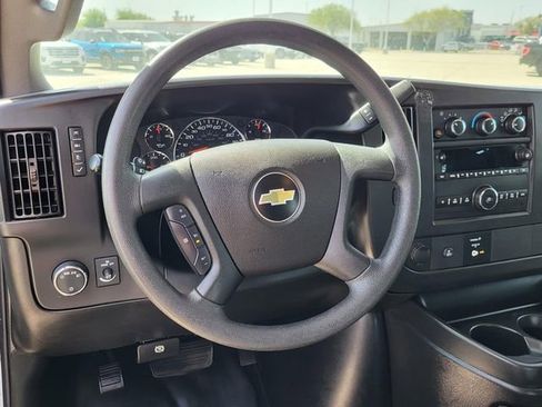 Used 2018 Chevrolet Express 2500 w/ Driver Convenience Package image 4