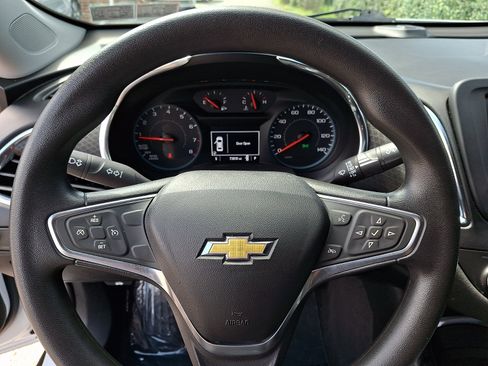 Used 2018 Chevrolet Malibu LT FWD image 19