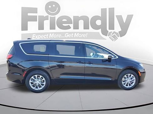 Used 2026 Chrysler Pacifica Limited AWD/4WD image 6