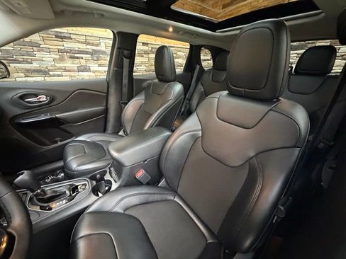 Used 2020 Jeep Cherokee Altitude image 12