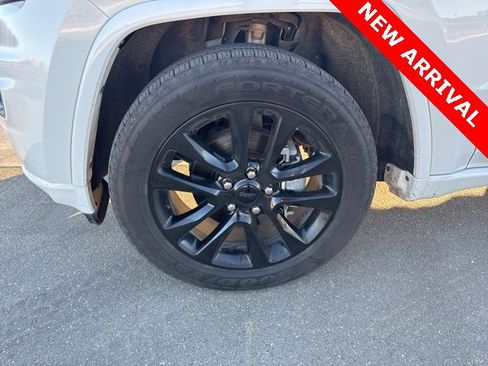 Used 2018 Jeep Grand Cherokee Altitude image 9