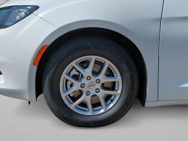 Used 2023 Chrysler Voyager LX FWD image 23