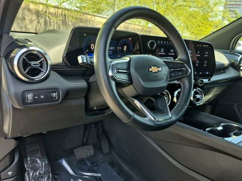 Used 2024 Chevrolet Blazer EV LT AWD/4WD image 2
