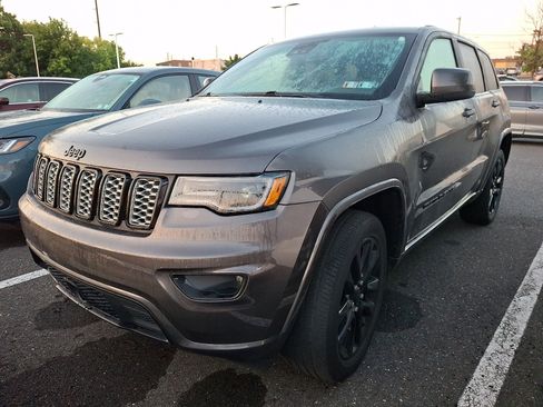 Used 2021 Jeep Grand Cherokee Laredo X AWD/4WD image 2