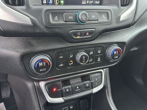 Used 2024 GMC Terrain SLE w/ Driver Convenience Package image 37