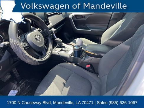 Used 2021 Toyota RAV4 LE FWD image 7