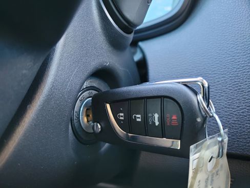 Used 2025 Toyota Corolla LE image 30