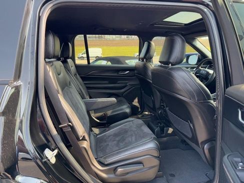 Used 2023 Jeep Grand Cherokee L Laredo AWD/4WD image 12