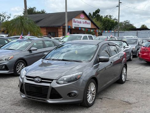 Used 2013 Ford Focus Titanium FWD image 2