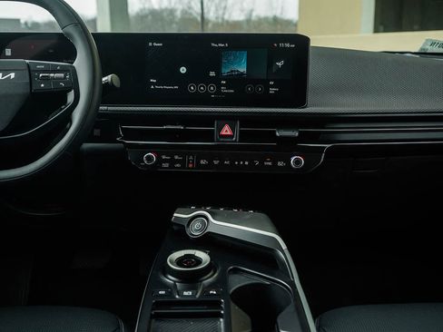 New 2025 Kia EV6 Wind image 17