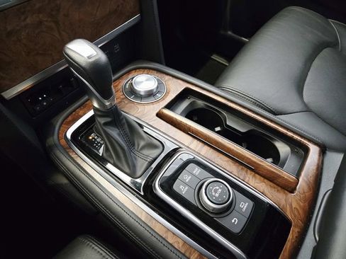 Used 2024 Nissan Armada SL w/ Captain's Chairs Package image 29