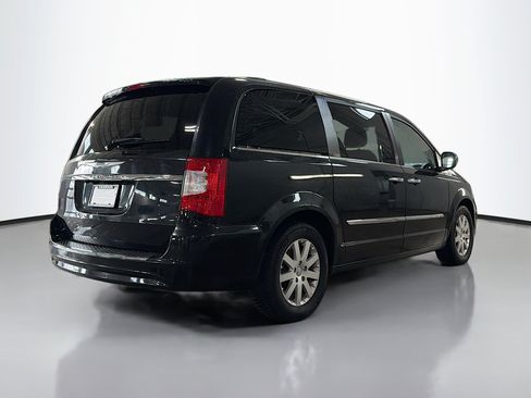 Used 2015 Chrysler Town & Country Touring w/ Driver Convenience Group FWD image 2