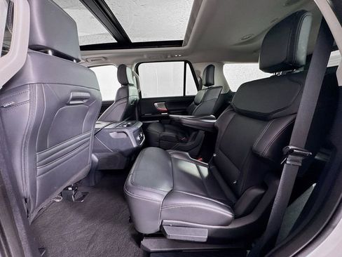 Used 2025 Ford Expedition Platinum AWD/4WD image 39