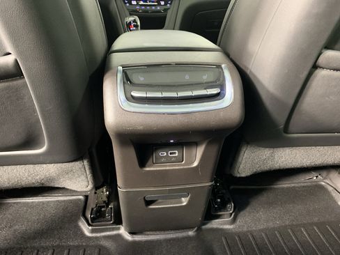 Used 2022 Cadillac XT6 Premium Luxury FWD image 34