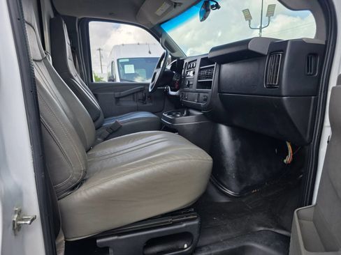 Used 2018 Chevrolet Express 3500 w/ Power Convenience Package RWD image 9