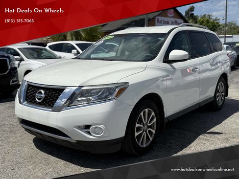 Used 2015 Nissan Pathfinder S FWD image 1