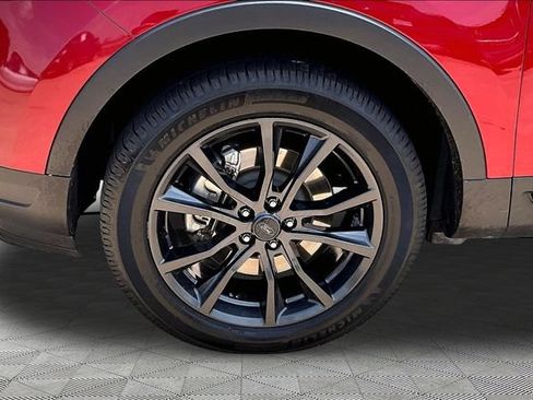 Used 2019 Ford Explorer XLT w/ Equipment Group 202A AWD/4WD image 8