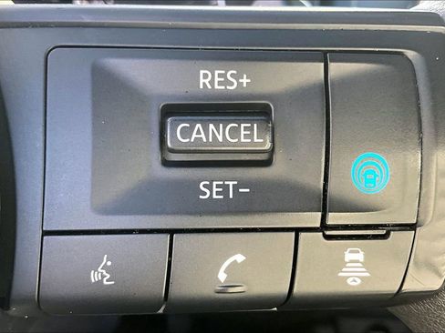 Used 2024 Nissan Rogue SV image 11