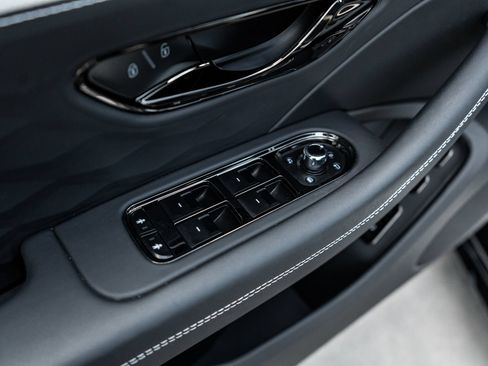 Certified 2025 Bentley Flying Spur Plug-In Hybrid AWD/4WD image 23
