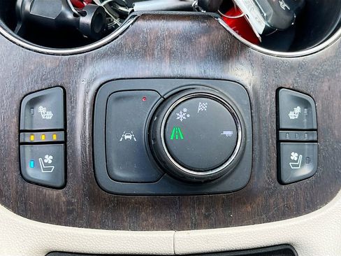 Used 2022 GMC Acadia Denali w/ Denali Ultimate Package FWD image 21