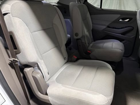 Used 2021 Chevrolet Traverse LT FWD image 12