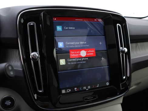 New 2025 Volvo XC40 B5 Plus w/ Protection Package Premier image 9