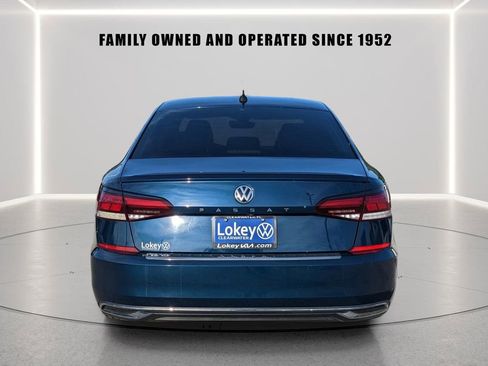 Certified 2022 Volkswagen Passat 2.0T SE image 2