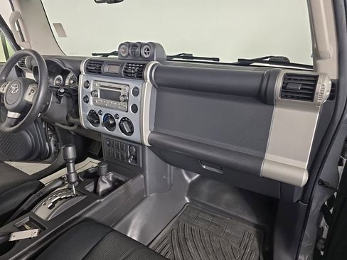 Used 2014 Toyota FJ Cruiser 4WD w/ Convenience Package image 34