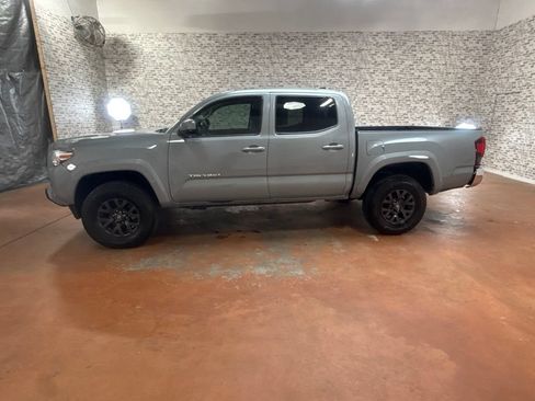 Used 2020 Toyota Tacoma SR5 AWD/4WD image 4