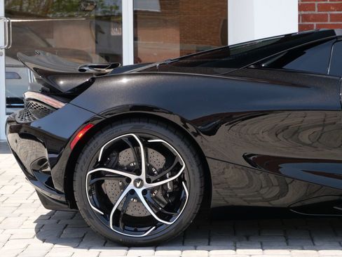 Used 2024 McLaren 750S Spider image 24