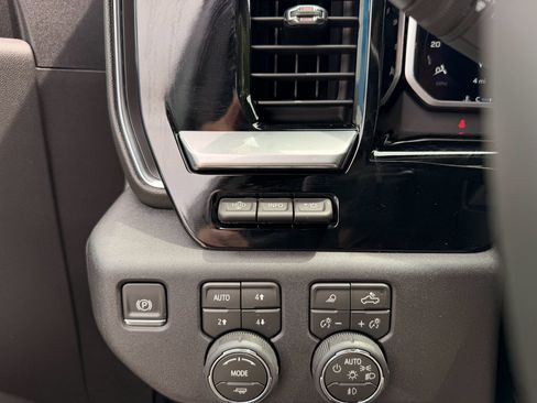 New 2026 Chevrolet Silverado 1500 LTZ w/ LTZ Premium Package AWD/4WD image 10