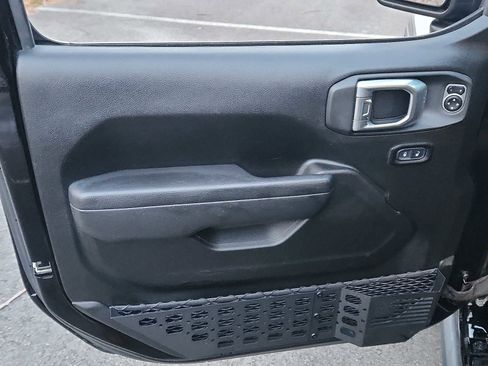 Used 2023 Jeep Gladiator Sport image 12