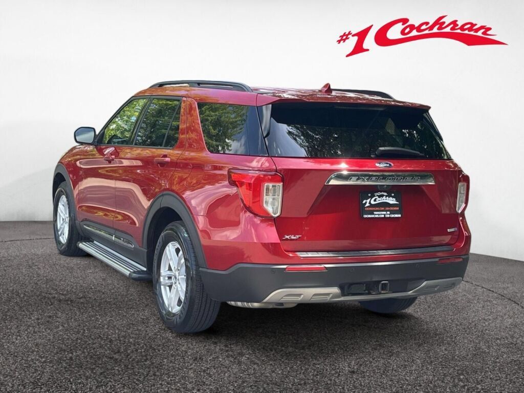 Used 2020 Ford Explorer XLT w/ Equipment Group 202A AWD/4WD image 9
