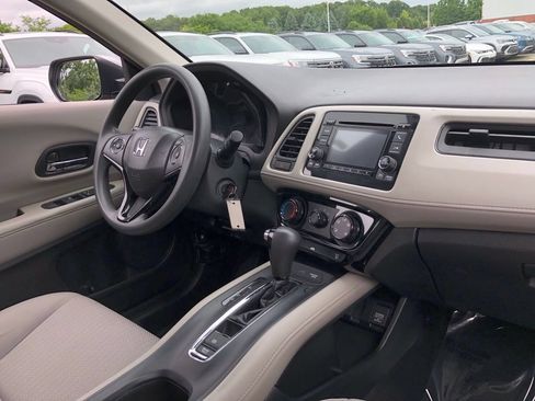Used 2016 Honda HR-V LX image 17