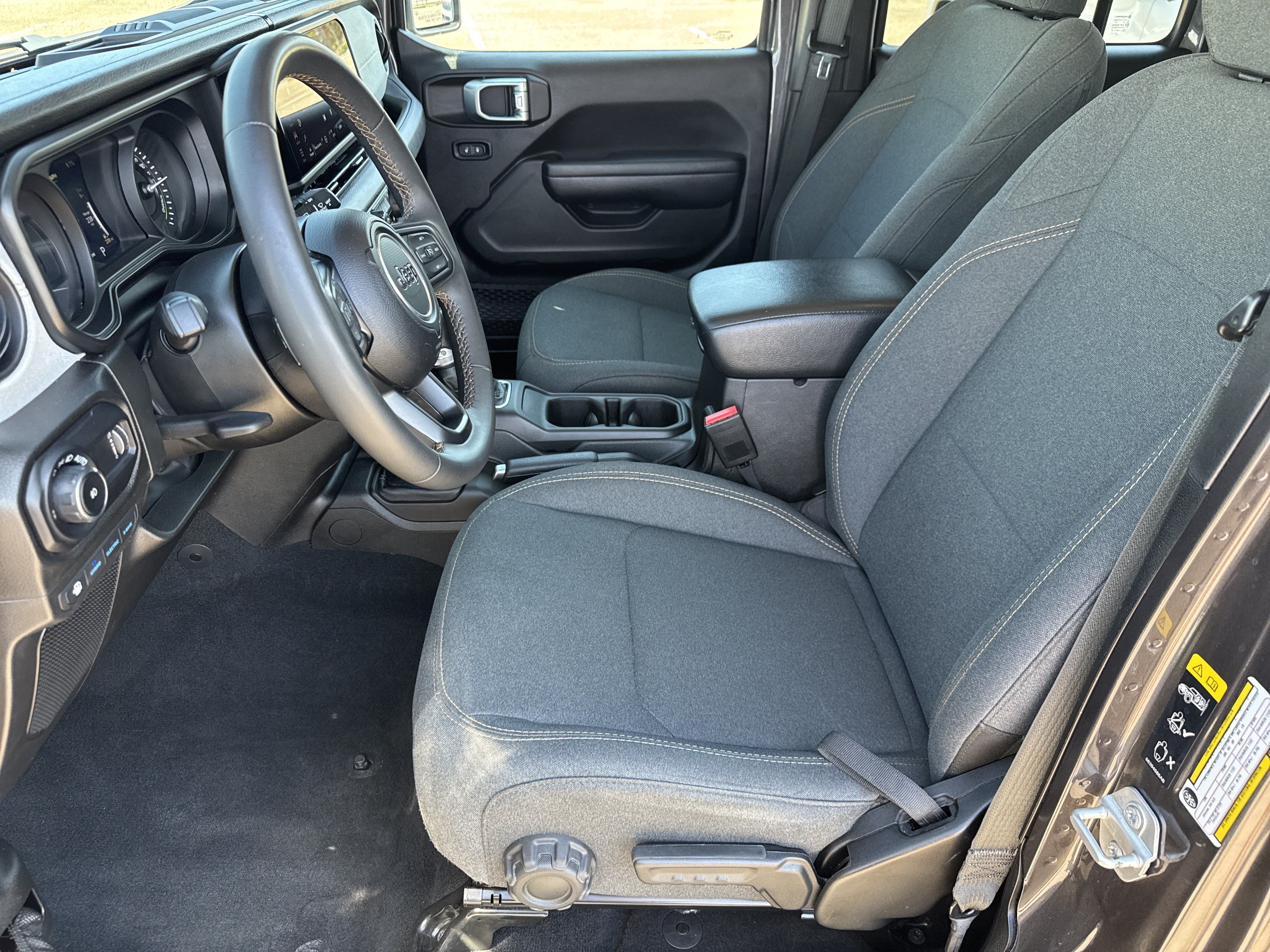 Used 2024 Jeep Wrangler Unlimited AWD/4WD image 5