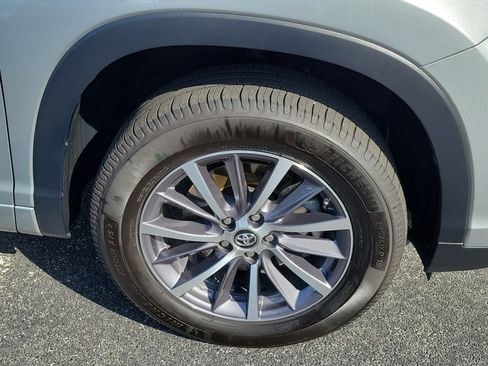 Used 2018 Toyota Highlander XLE FWD image 8