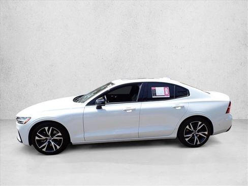 Used 2022 Volvo S60 B5 R-Design w/ Advanced Package FWD image 2