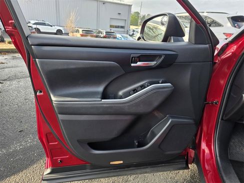 Used 2021 Toyota Highlander XSE image 12