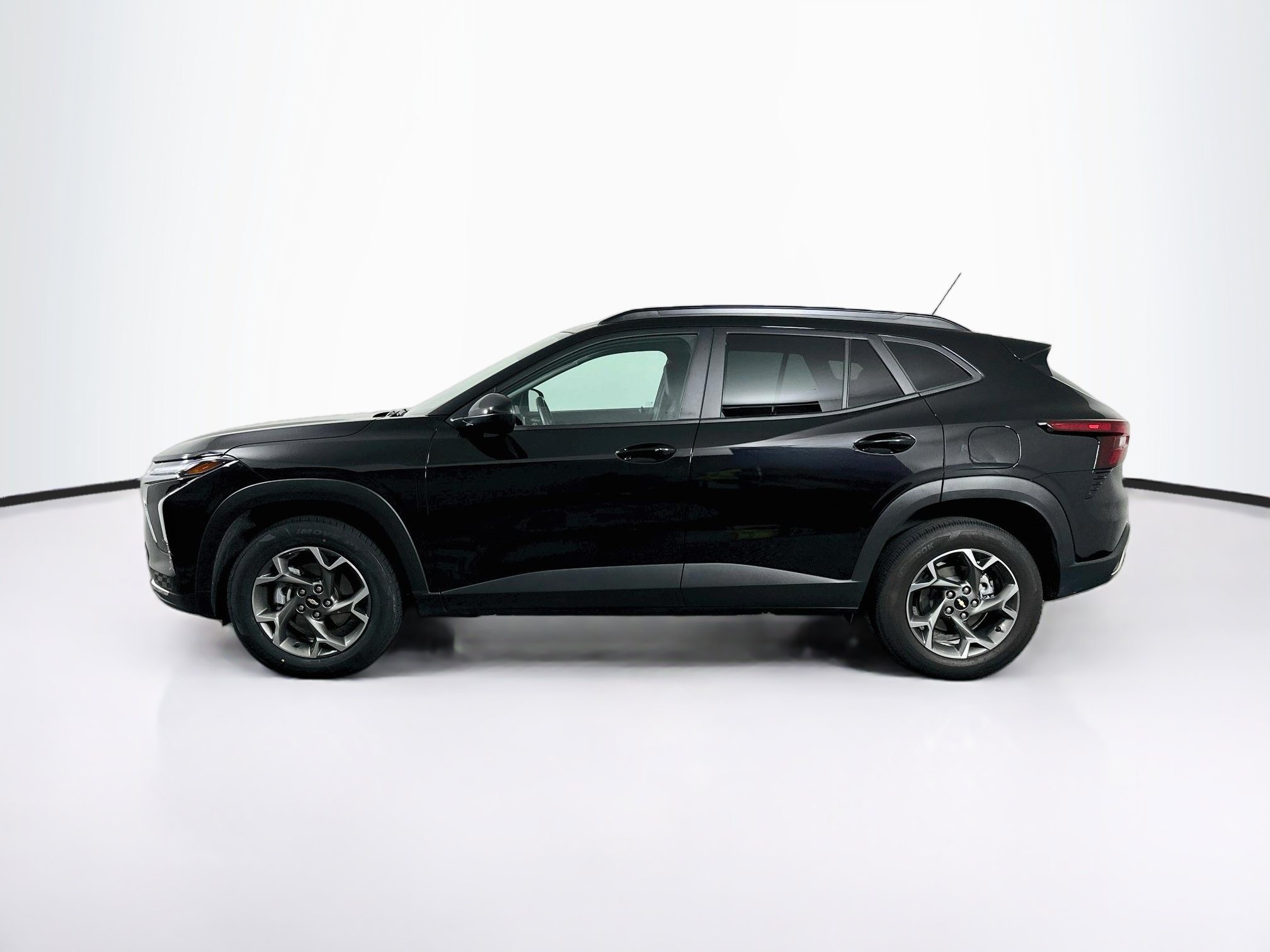Used 2025 Chevrolet Trax LT w/ LT Convenience Package FWD image 4