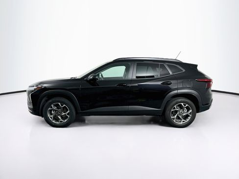 Used 2025 Chevrolet Trax LT w/ LT Convenience Package FWD image 4