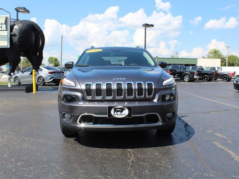 Used 2018 Jeep Cherokee Limited AWD/4WD image 2