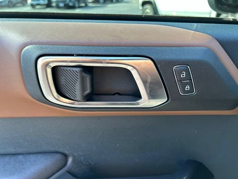 Used 2024 Ford Bronco Outer Banks AWD/4WD image 16