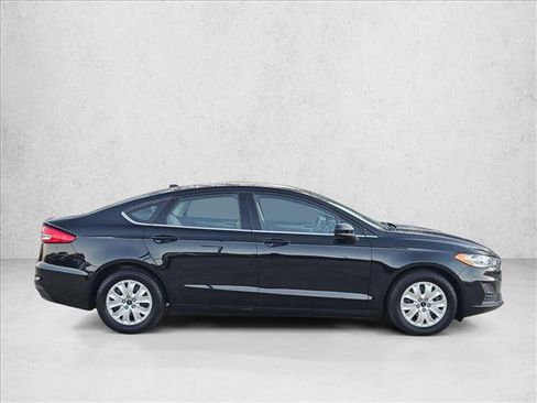 Used 2019 Ford Fusion S image 4
