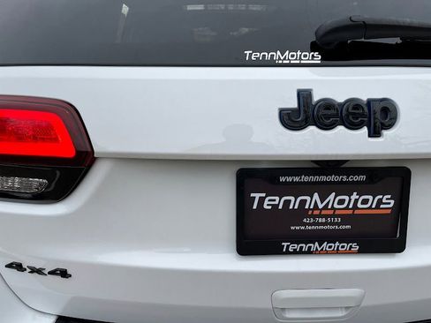 Used 2018 Jeep Grand Cherokee Laredo image 44